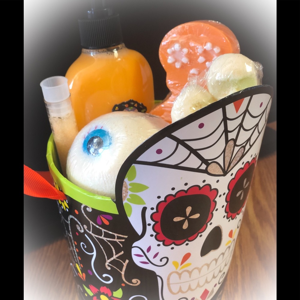 SOLD! Pumkin Spice Hallowen Spa Set